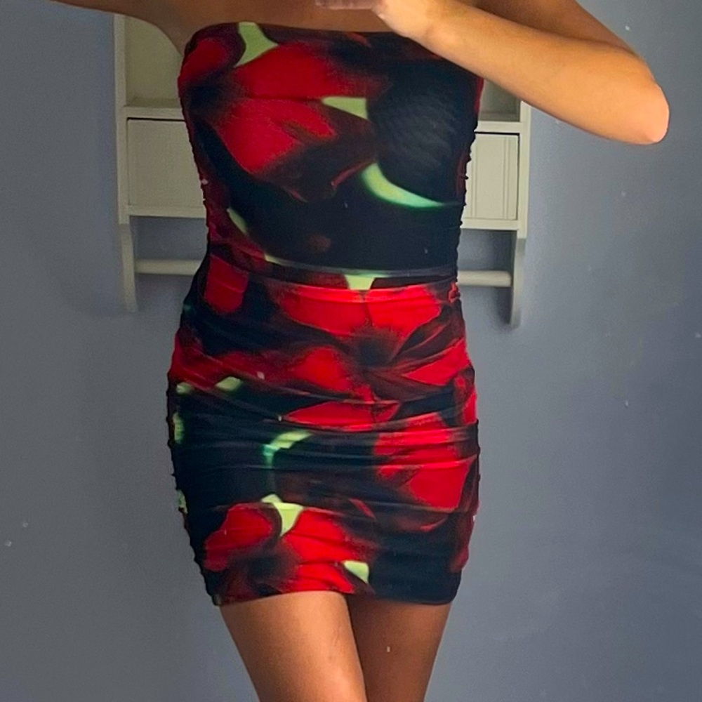 Night out bodycon strapless mini dress